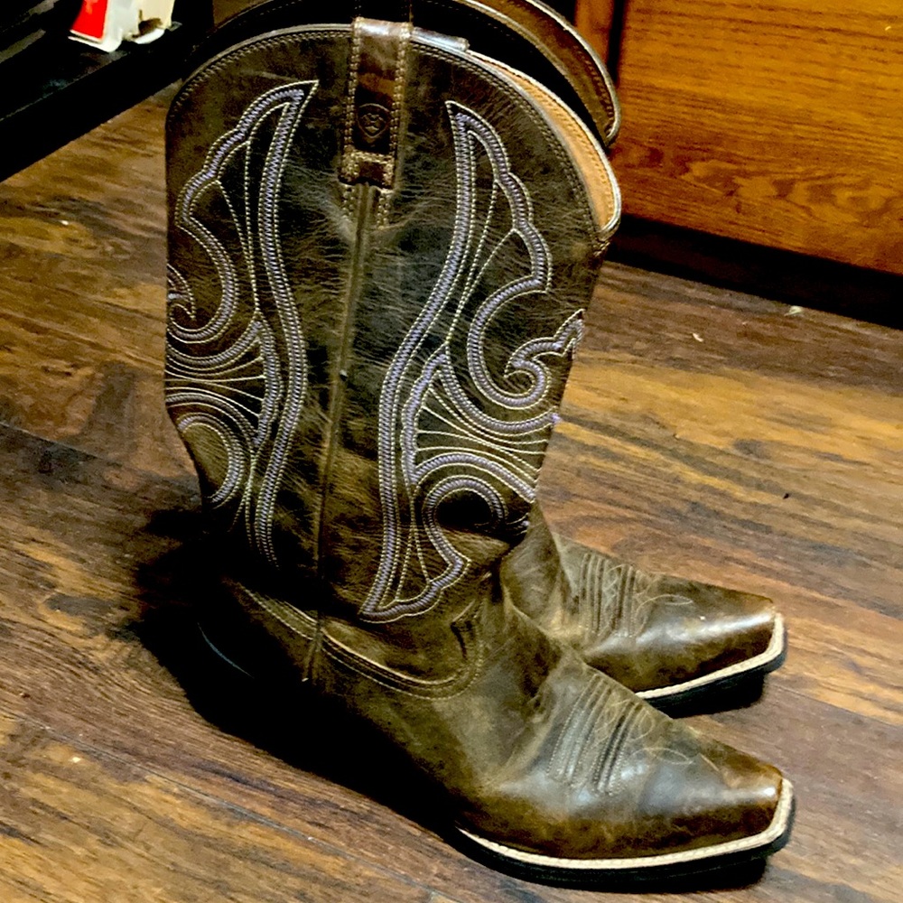 Ariat boots . Purple embroidery design . Worn -in style , med brown color .